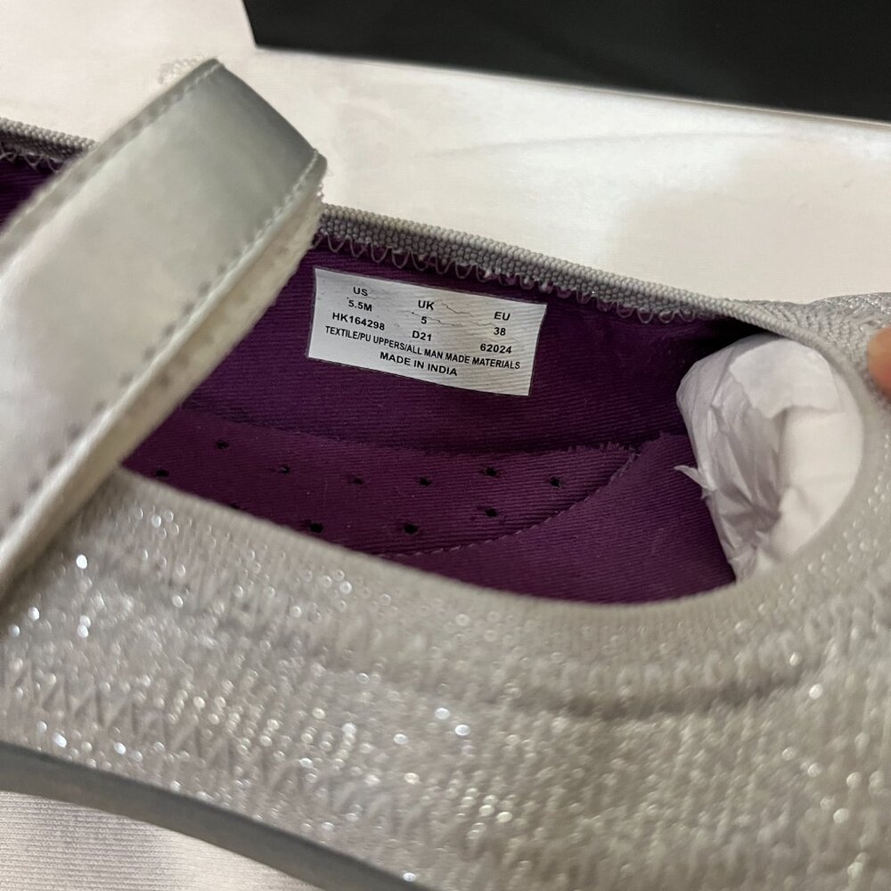 💕Host pick💕 | Hush Puppies | Girls Youths Sport Sneaker Silver | Size 5.5 - Picture 7 of 7